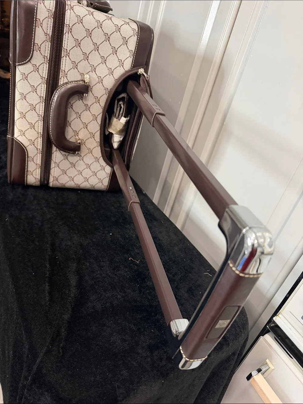 Lauren Ralph Lauren Luxury Brown & Cream Monogram Carry Case
